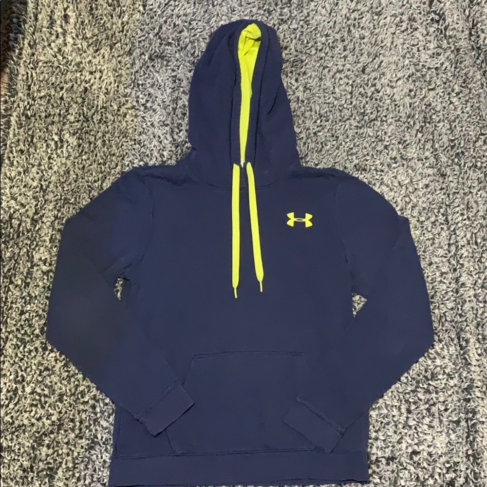 5/$25!! Underarmour hoodie